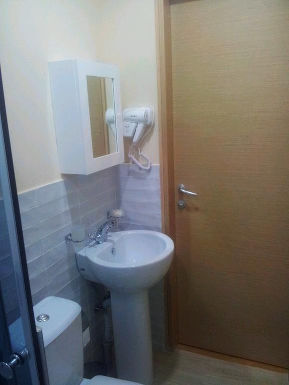 ホテル Omsi House テラヴィ 部屋 写真